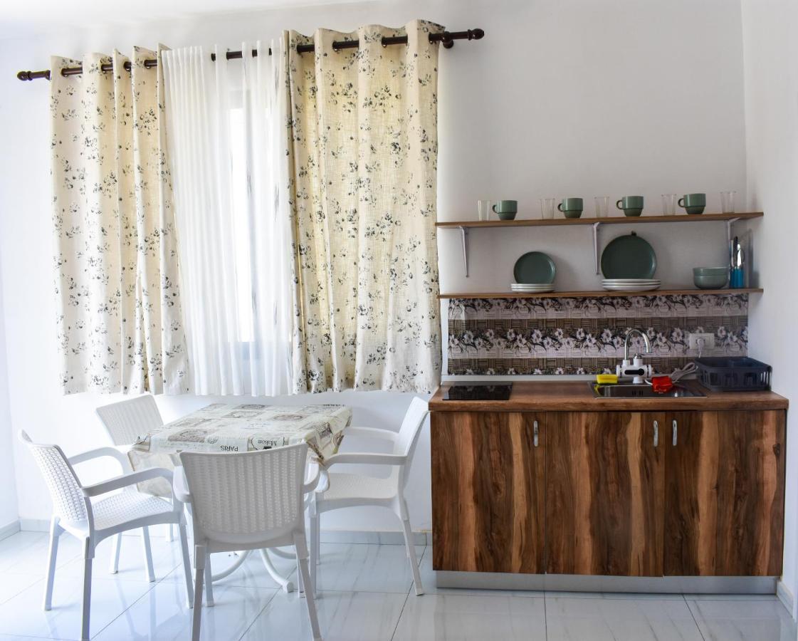 Troi Beach House Вльора Екстер'єр фото