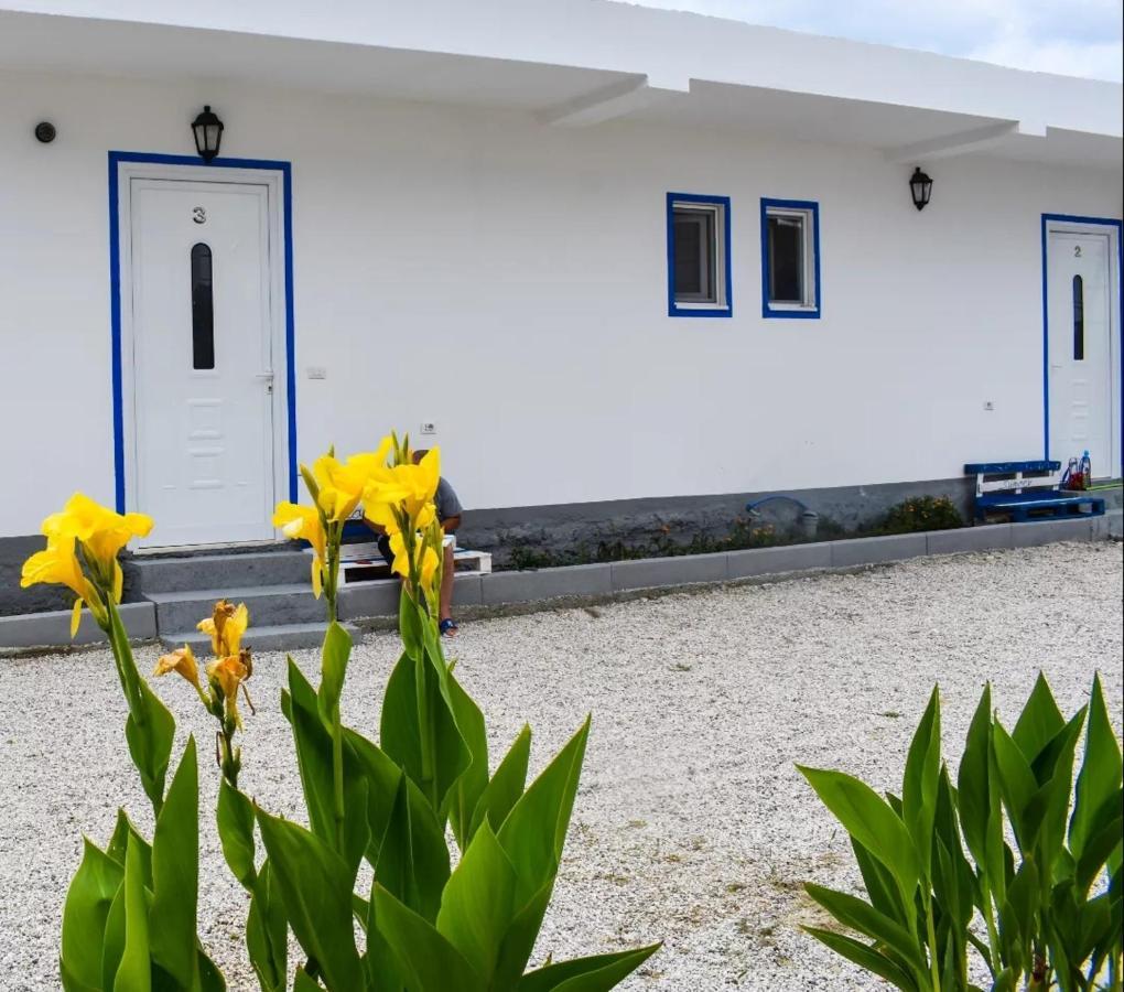 Troi Beach House Вльора Екстер'єр фото