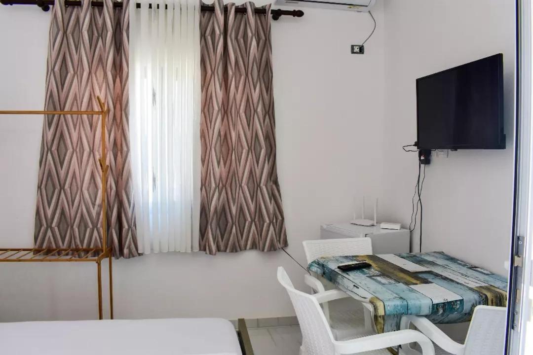 Troi Beach House Вльора Екстер'єр фото